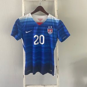Womens USA soccer jersey.